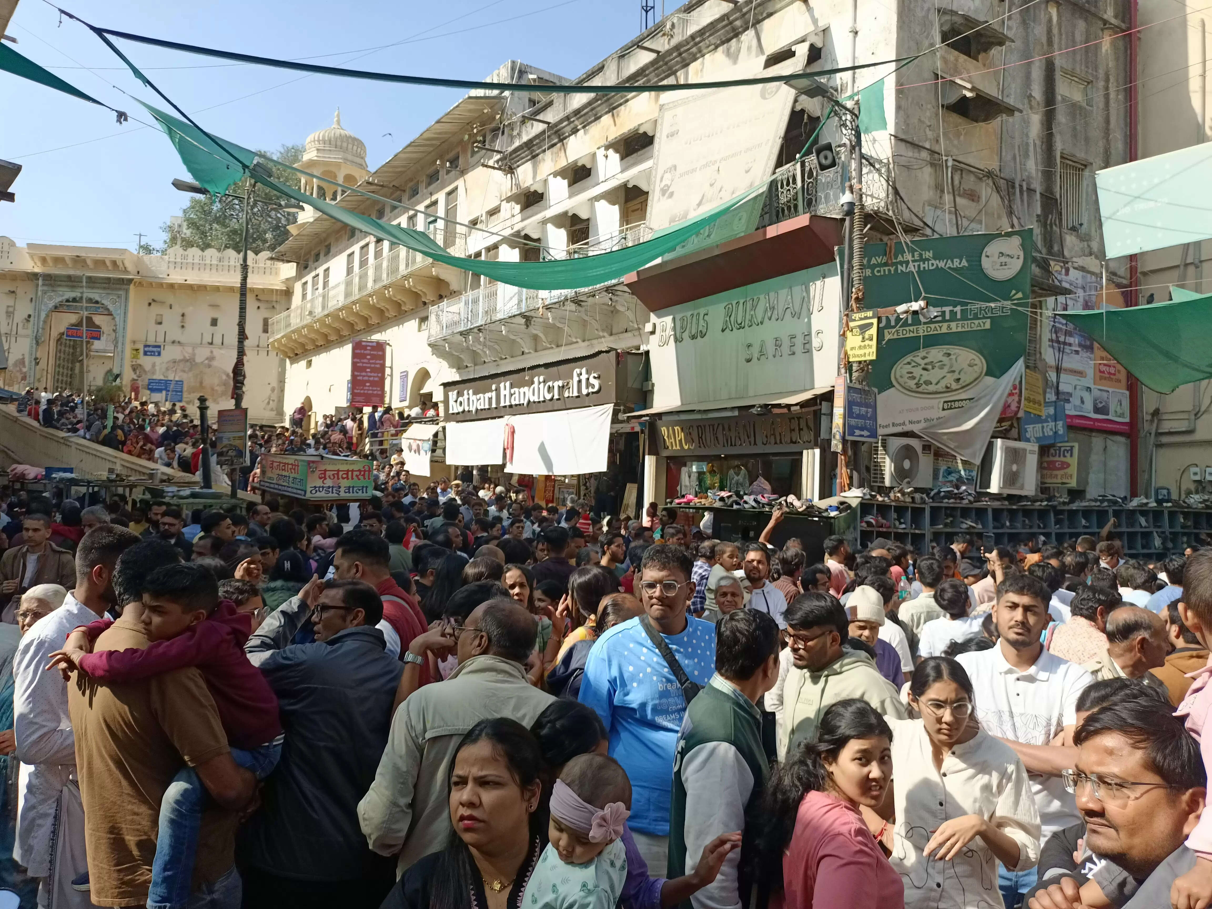 श्रीनाथजी मंदिर में सर्दी की छुट्टियों का रिकॉर्ड, उमड़ी श्रद्धालुओं की भीड़