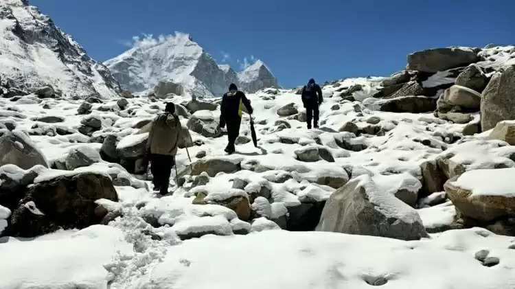 सहस्त्र ताल ट्रैक पर 4 ट्रैकर्स की ठंड के कारण मौत की सूचना, 18 अब भी फंंसे