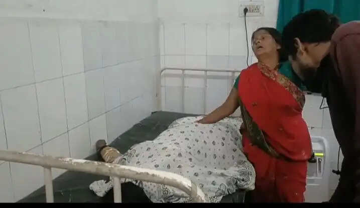 अनूपपुर: तेज रफ्तार कार पलटने से दो महिलाओं की मौत, 10 घायल