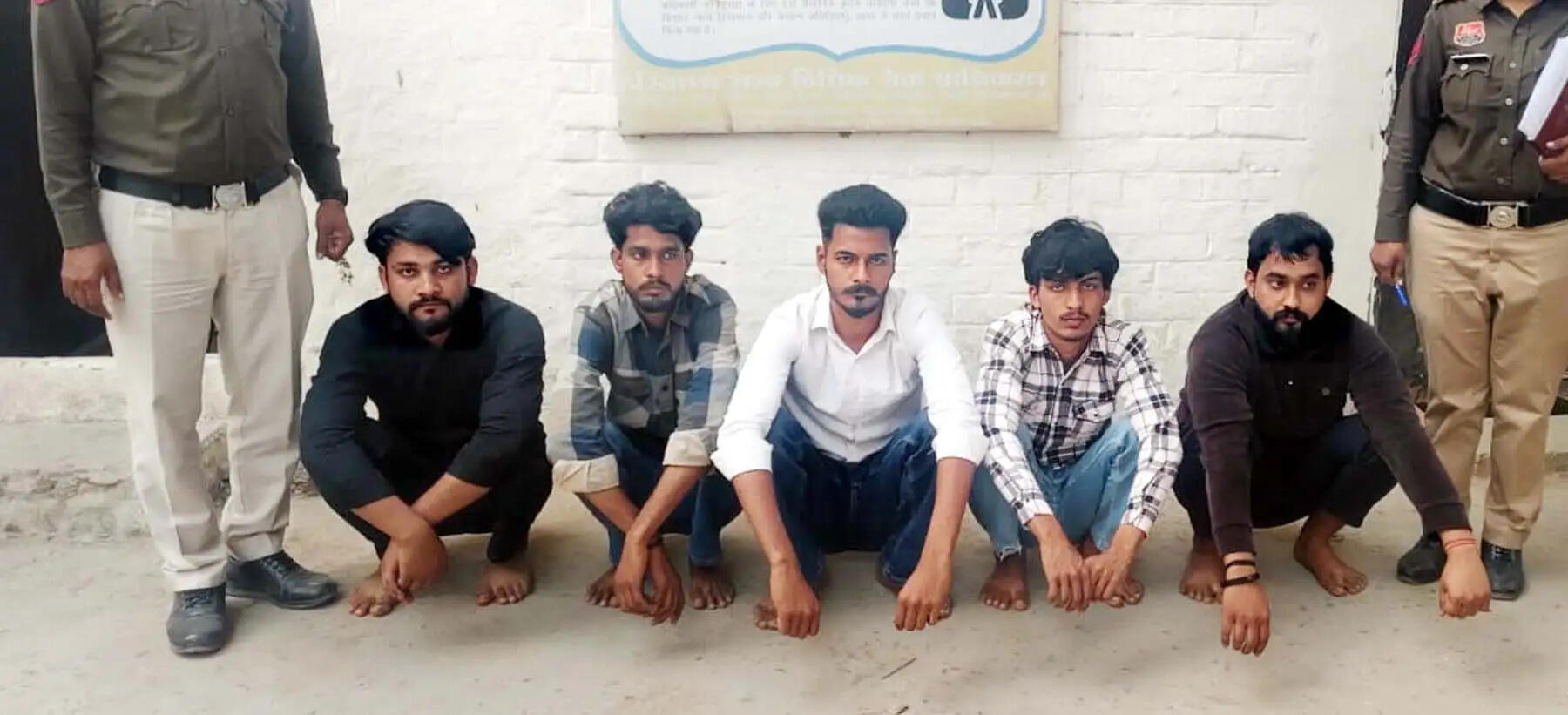 गुरुग्राम:&nbsp;कार टकराने पर पांच युवकों ने रिटायर कर्नल पर किया कातिलाना हमला