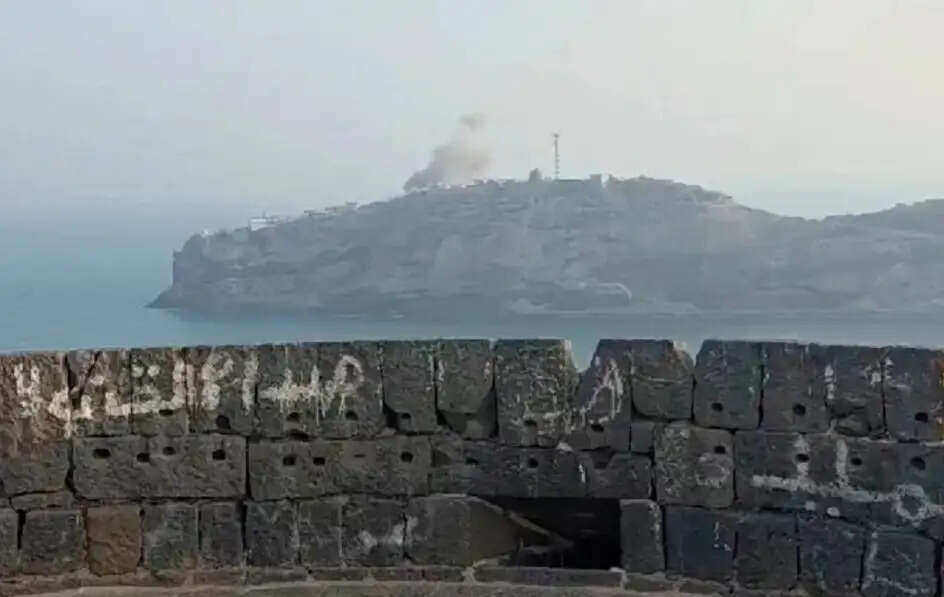 यमन के राष्ट्रपति महल पर हूती का हमला, प्रधानमंत्री बाल-बाल बचे, पांच की मौत, 16 घायल