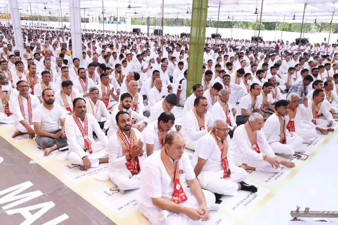 सर्व समाज एक साथ, नवकार आराधना में जुड़े हजारों हाथ