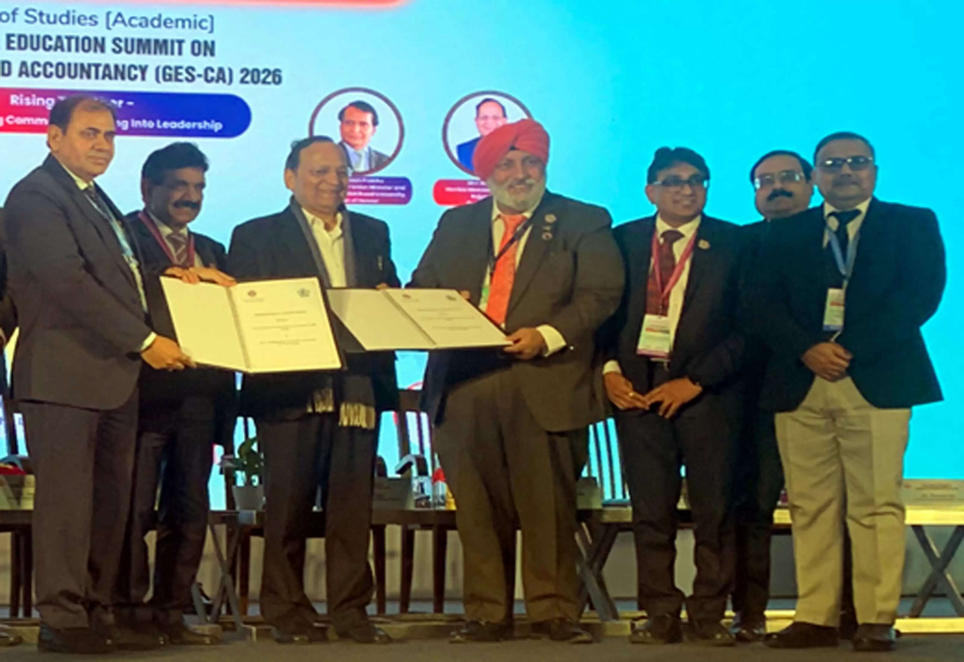 हिसार : कॉमर्स व अकाउंटेंसी में दोनों संस्थानों को मिलेंगे अच्छे परिणाम : नरसी राम बिश्नोई