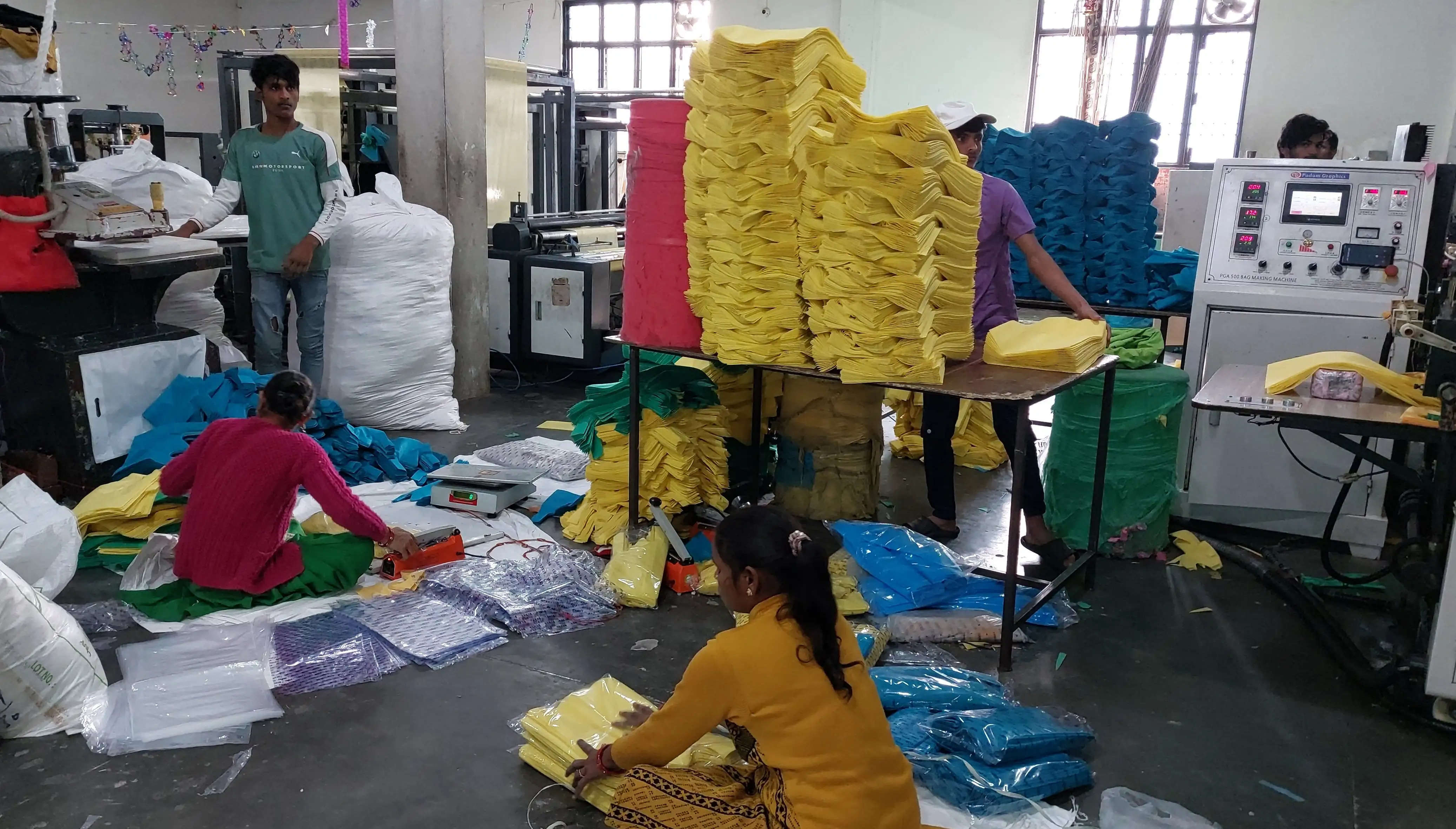 ऊना के जतिन्द्र ने स्वरोजगार अपनाकर मिशाल की पेश, पर्यावरण मित्र कैरी बैग का सालाना 20 करोड़ रूपये का टर्न ऑवर