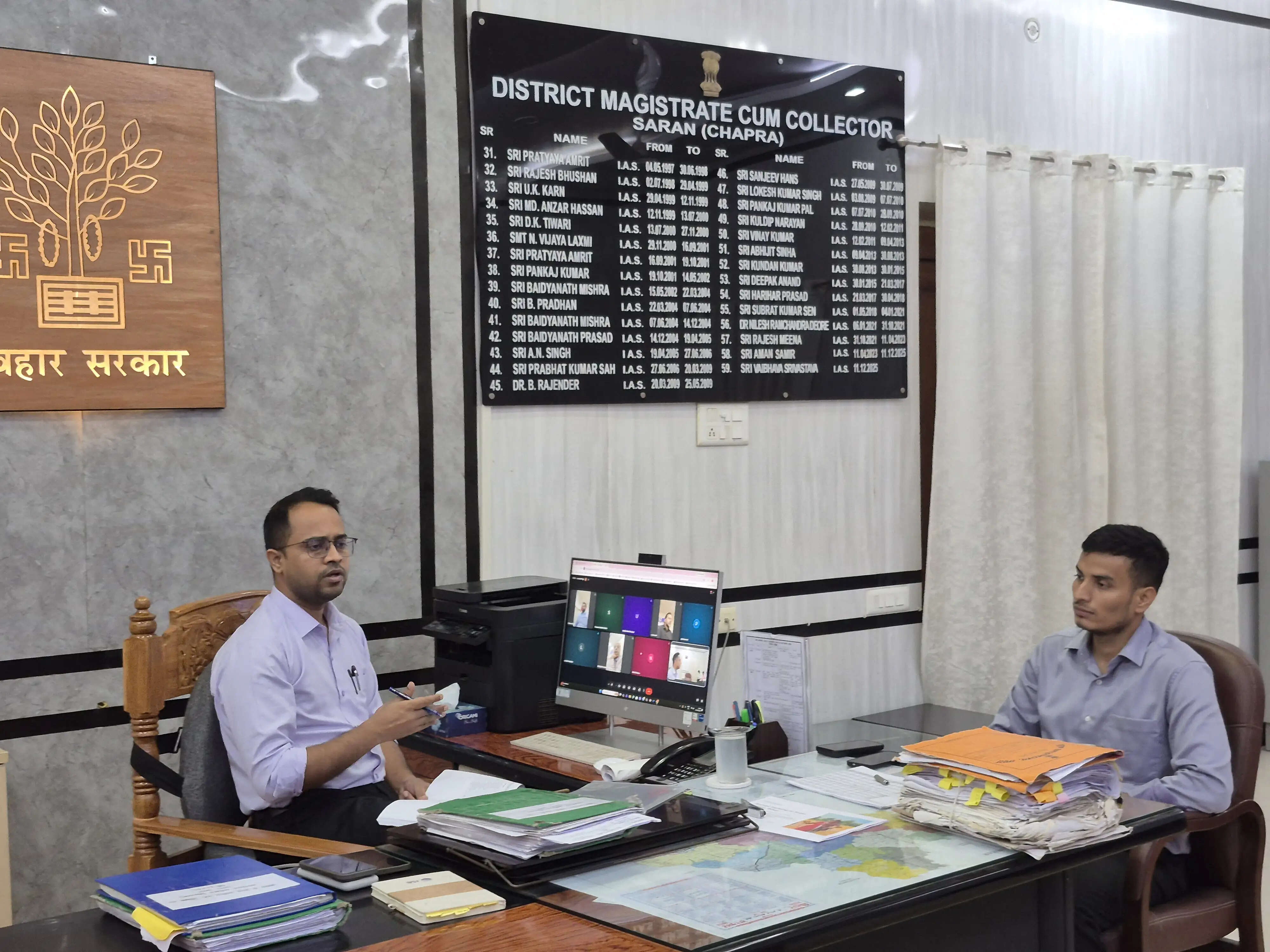 पीएम सूर्य घर योजना में बैंकों की सुस्ती पर भड़के जिलाधिकारी, कड़ी कार्रवाई की दी चेतावनी