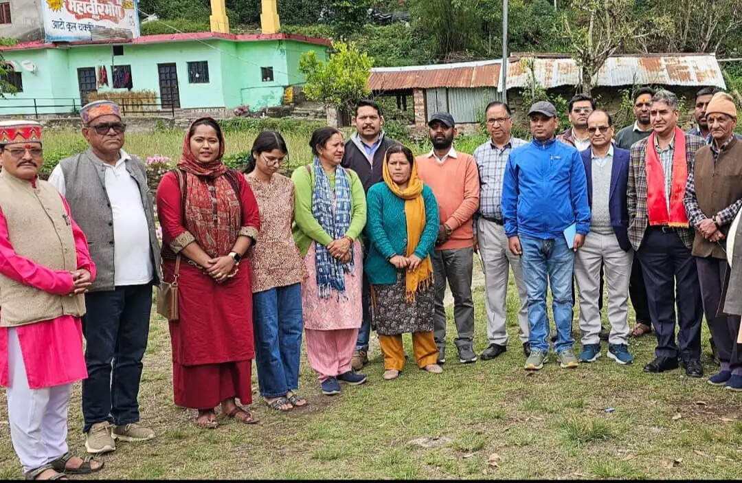 संस्कृत शिक्षा सचिव ने पूर्व प्राध्यापक आचार्य हरि प्रसाद को किया सम्मानित