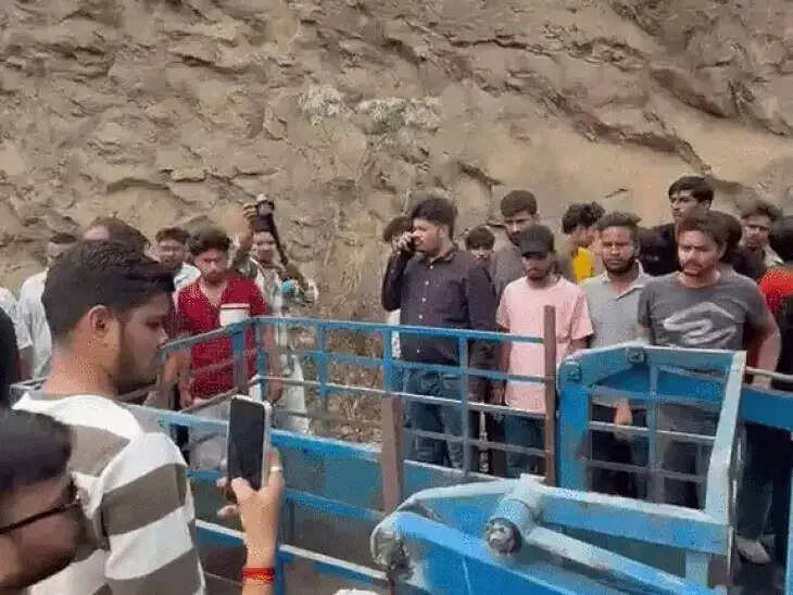 उदयपुर में बछड़े का जला हुआ शव मिलने से तनाव