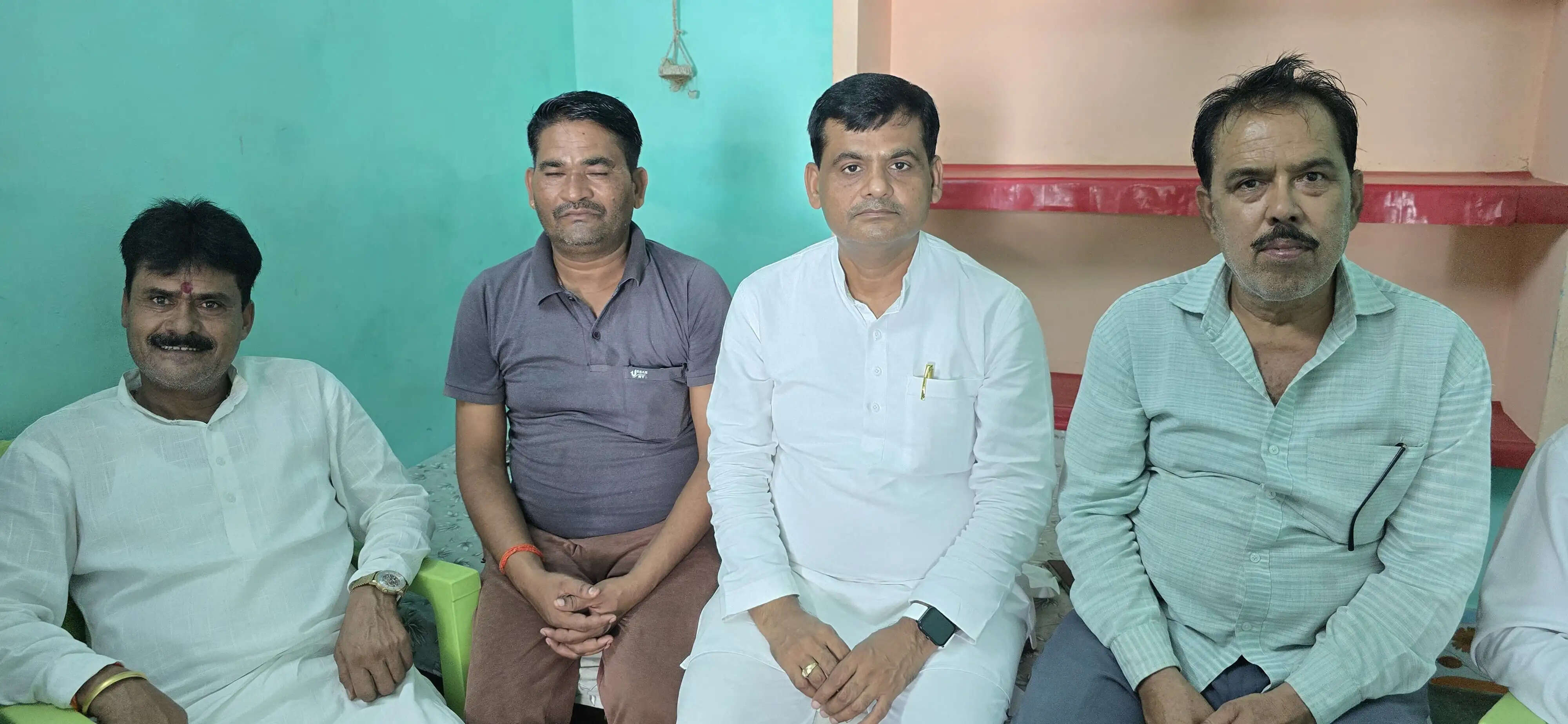 17 सितंबर को अयाना में होगी पीडीए जनचौपाल, सपा पदाधिकारियों ने किया जनसंपर्क