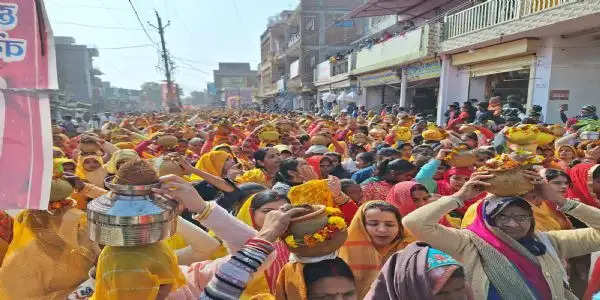 हजारों कलशों के साथ निकली कलश यात्रा,नगर बना लघु अयोध्या