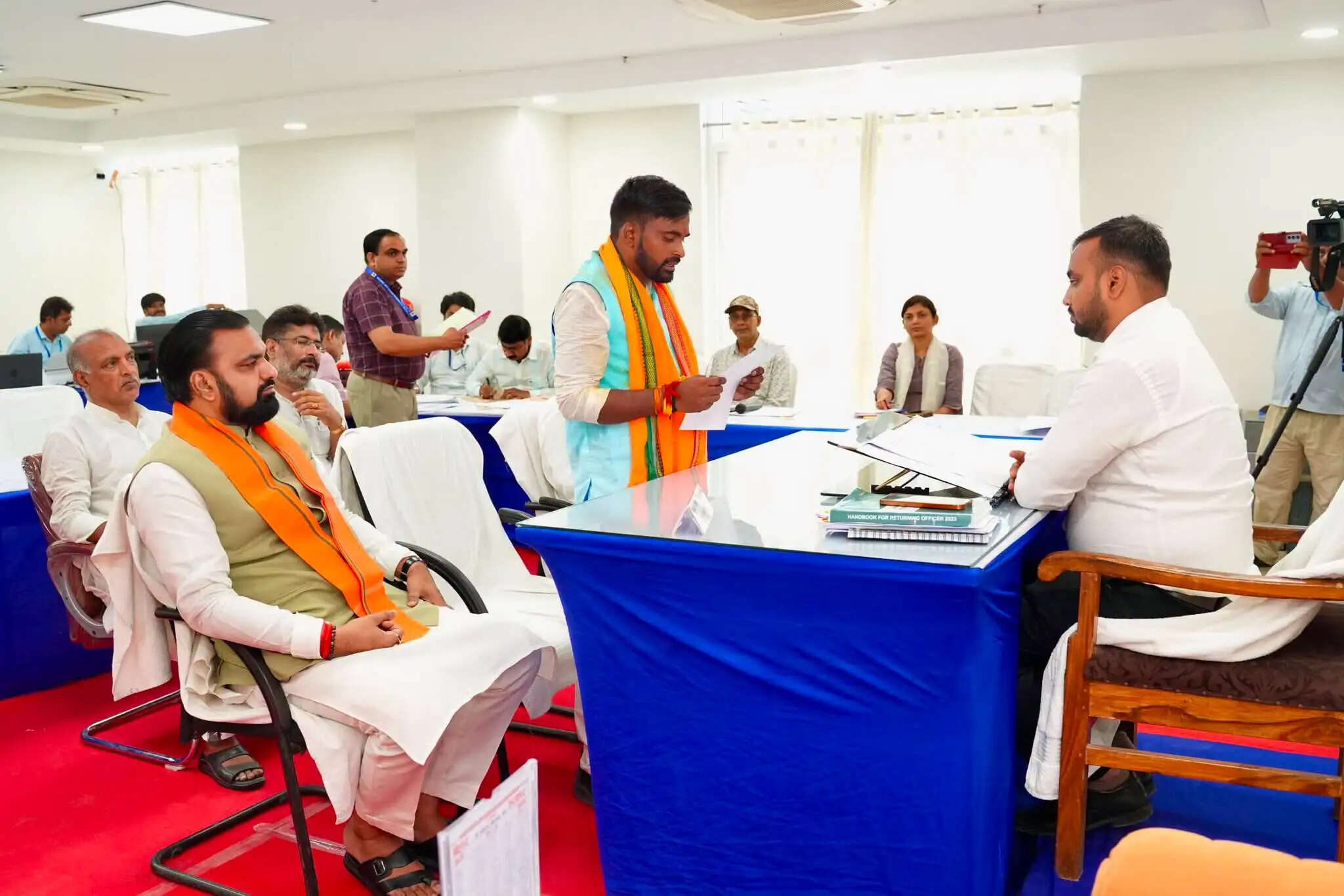 बांकीपुर उपचुनाव : भाजपा प्रत्याशी नीरज कुमार सिन्हा ने किया नामांकन, राजग ने किया शक्ति प्रदर्शन