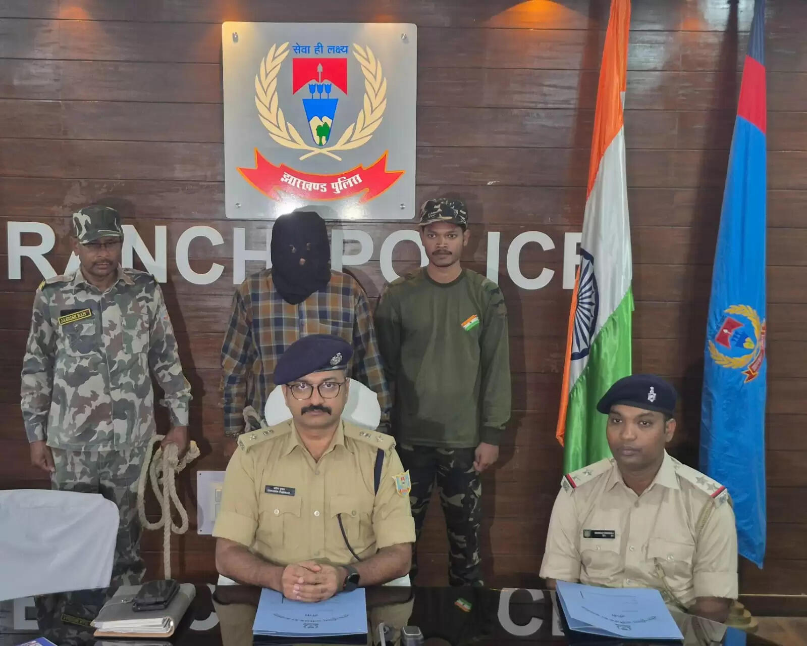उत्तर प्रदेश अपराध शाखा से मिली सूचना के आधार पर रांची पुलिस ने एक ट्रक से बरामद की कफ सिरप की खेप