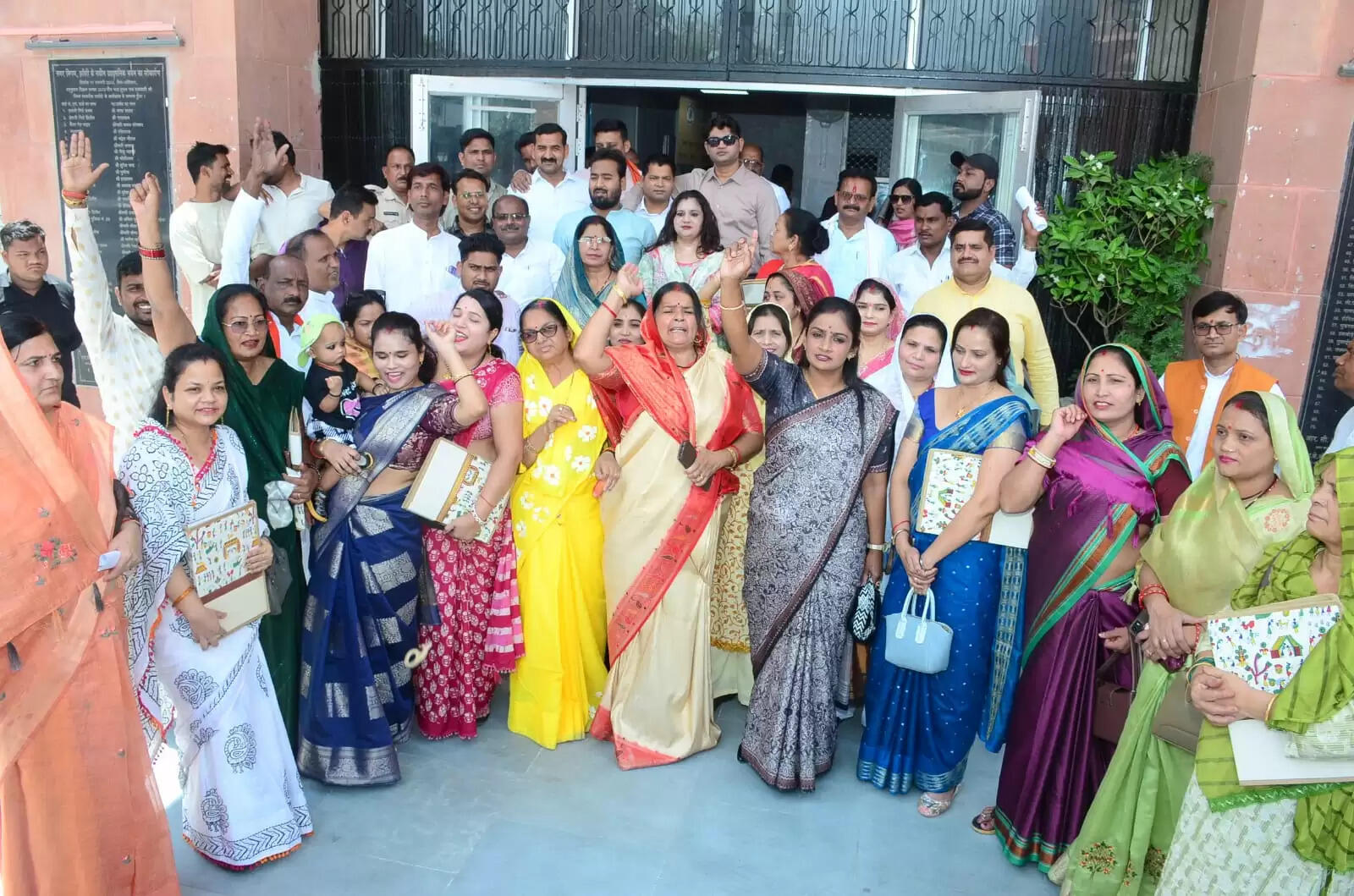 सदन की बैठक में समय पर नहीं पहुंचे अधिकारी, भड़के पार्षदों ने किया बहिष्कार