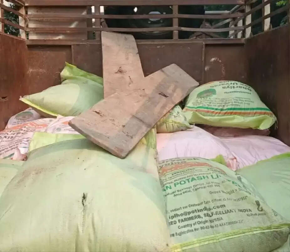 कन्नौज में 60 बोरी नकली खाद बरामद, चार आराेपिताें के खिलाफ मुकदमा दर्ज