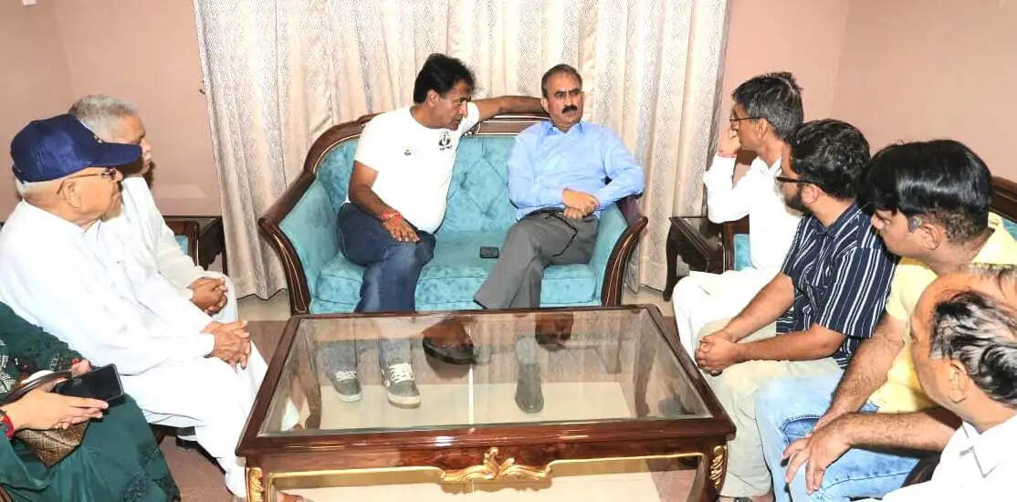 मुख्यमंत्री ने नेपाल बाढ़ में लापता ऊना के इंजीनियर के परिवार को हर संभव सहायता का आश्वासन दिया