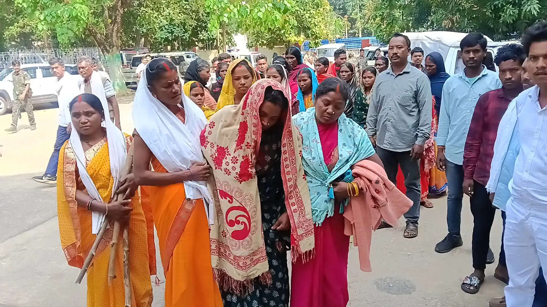 महिला से मारपीट के मामले में थाना प्रभारी और सिपाही निलंबित