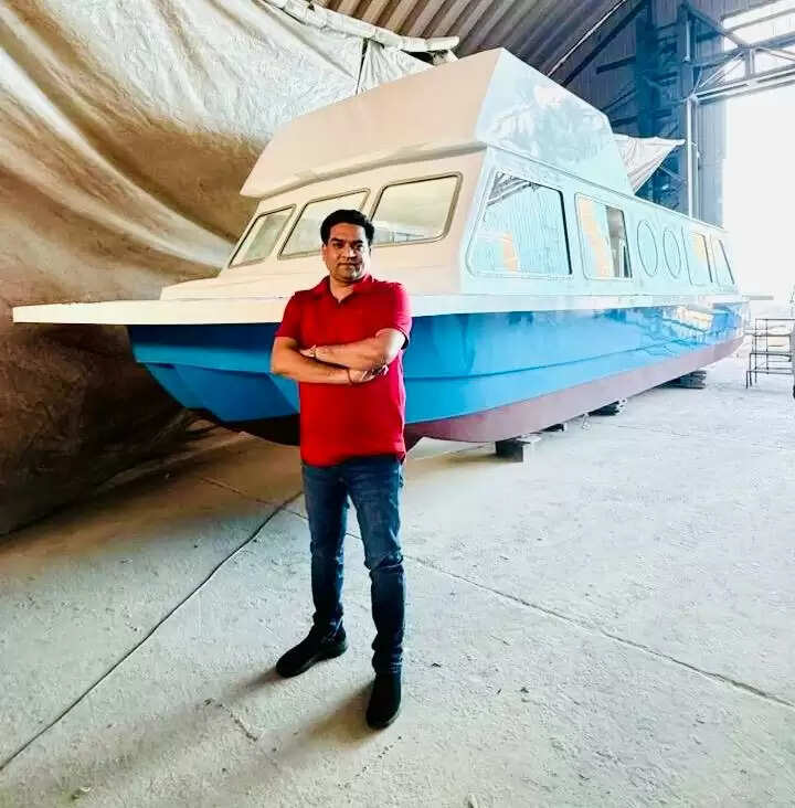 मंत्री कपिल मिश्रा ने मुंबई में क्रूज निर्माण का किया निरीक्षण