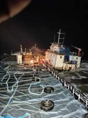 गुजरात तट पर फंसे मालवाहक जहाज एमवी कंचन के 12 चालक दल को बचाया गया