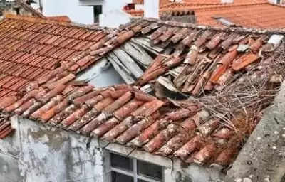 यूपी में छत गिरने से नाबालिग की मौत