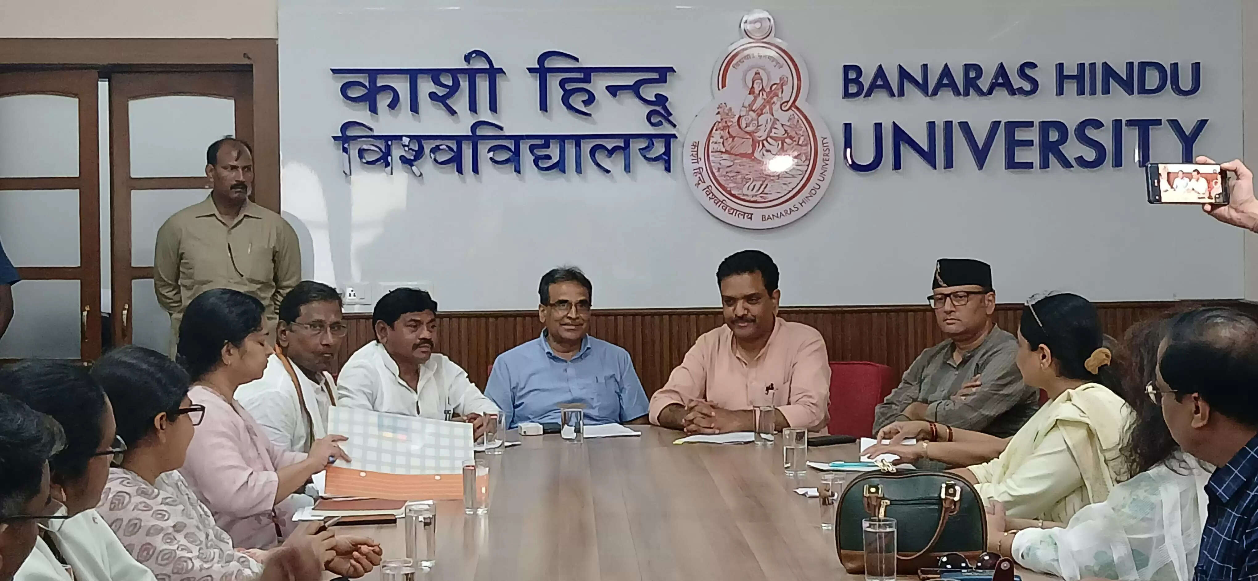 वाराणसी: BHU और जनजातीय कल्याण विभाग मिलकर मनाएंगे 'जनजातीय गौरव वर्ष 2025'