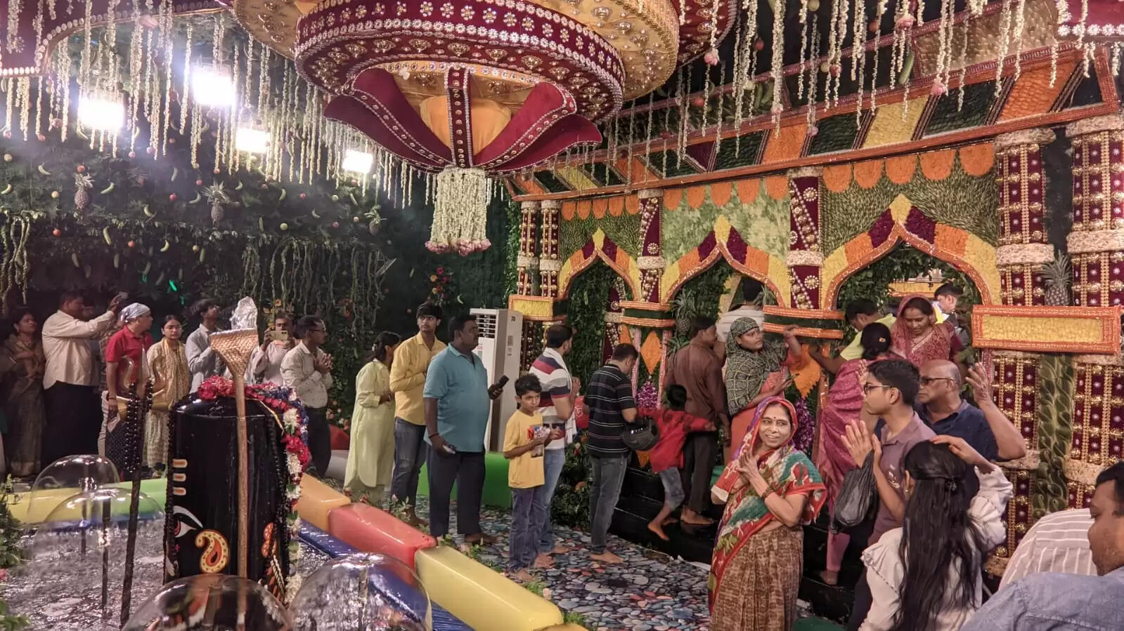 वाराणसी: बटुक भैरव मंदिर में धूमधाम से संपन्न हुआ वार्षिक हरियाली एवं जल बिहार श्रृंगार