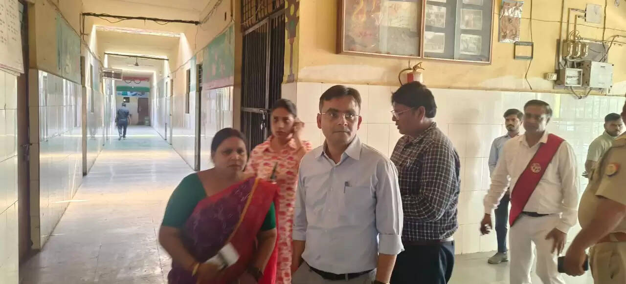 जिलाधिकारी ने किया राजकीय बाल गृह और बालिका गृह का निरीक्षण, दिए सख्त निर्देश