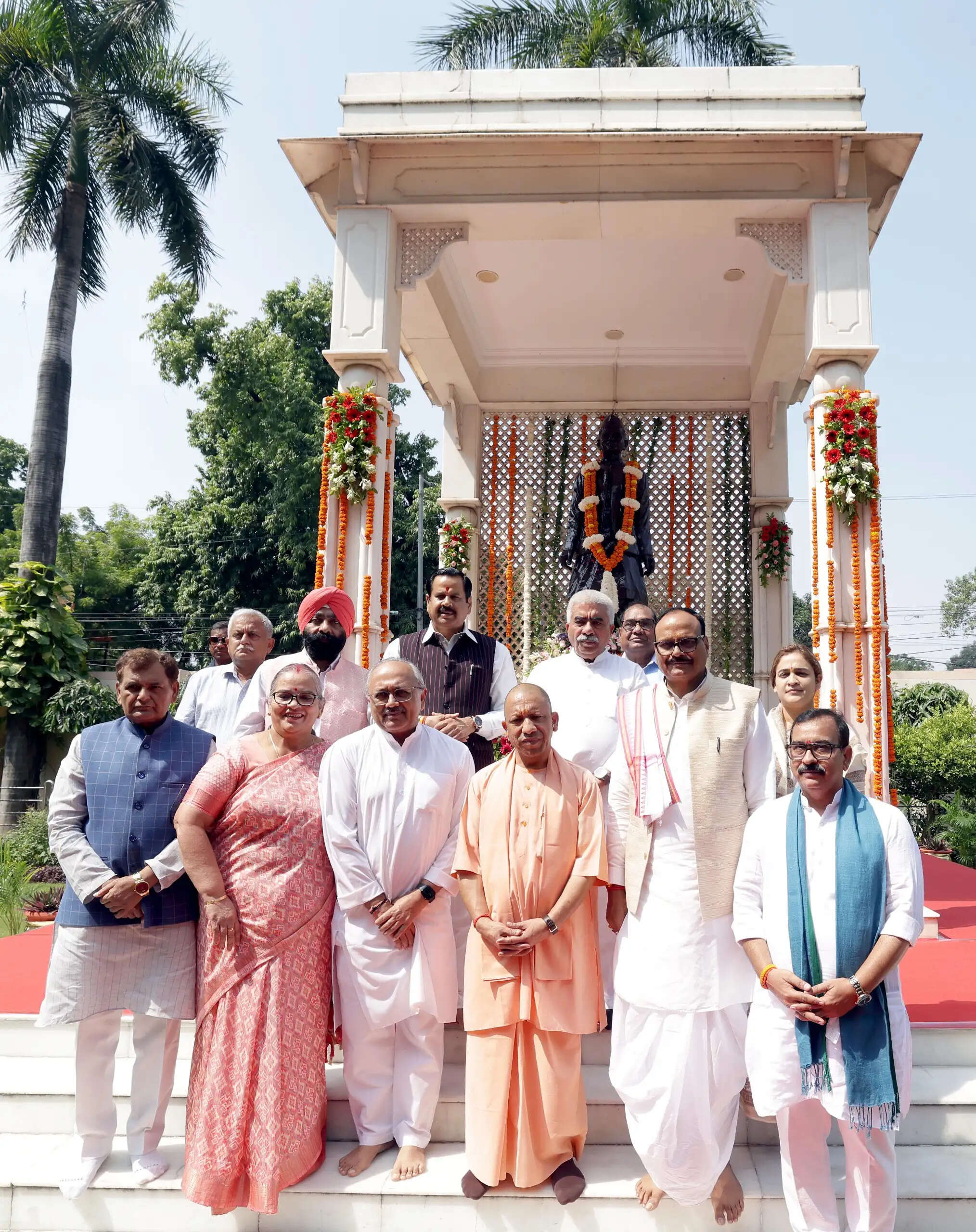 बापू का चरखा स्वावलंबन का आधार, ओडीओपी उसी स्वदेशी भाव से ‘लोकल को ग्लोबल’ बनाने का अभियान: मुख्यमंत्री