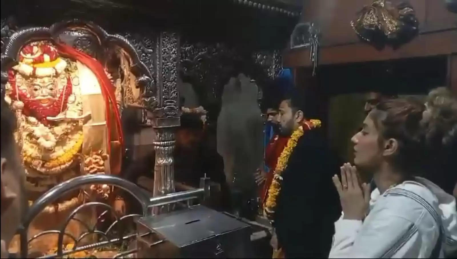 mika singh in varanasi