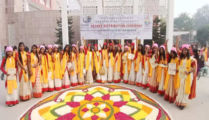 काशी हिंदू विश्वविद्यालय (बीएचयू) के 105वें दीक्षांत समारोह के दूसरे दिन भी परिसर में उत्साह, उमंग और उपलब्धि का माहौल देखने को मिला। शनिवार को मालवीय मूल अनुशीलन केंद्र के सभागार में वसंता कॉलेज फॉर विमेंस की छात्राओं को डिग्रियां प्रदान की गईं। इसके अलावा विश्वविद्यालय परिसर के अलग-अलग सभागारों में विभिन्न संकायों और महाविद्यालयों के छात्रों को भी डिग्रियां और मेडल दिए गए।