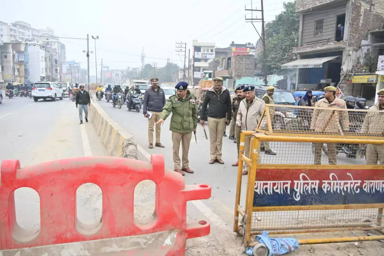 &nbsp;सुगम और सुरक्षित यातायात के लिए पुलिस आयुक्त खुद सड़कों पर उतरे, अतिक्रमण पर सख्ती