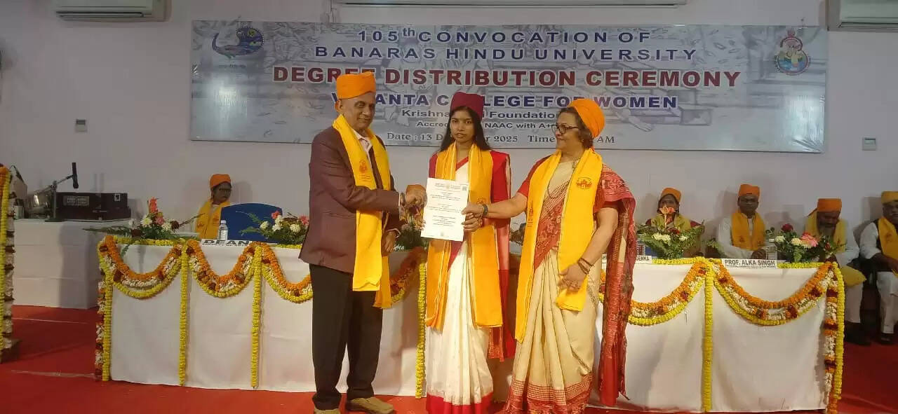 बीएचयू दीक्षांत समारोह का दूसरा दिन: उल्लास और उपलब्धि के बीच दो दिनों में 13,450 डिग्रियों का वितरण