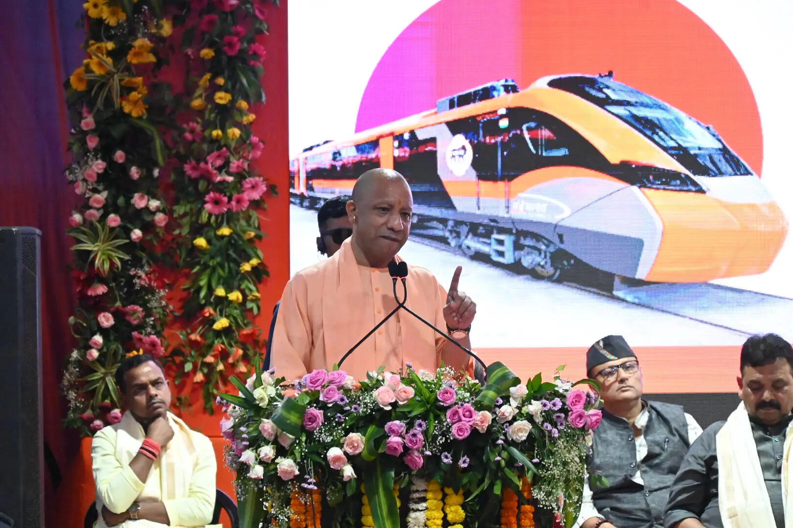 दीपावली पर काशी को योगी सरकार की बड़ी सौगात, दिल्ली के लिए शुरू हुई देश की दूसरी वंदे भारत स्लीपर ट्रेन