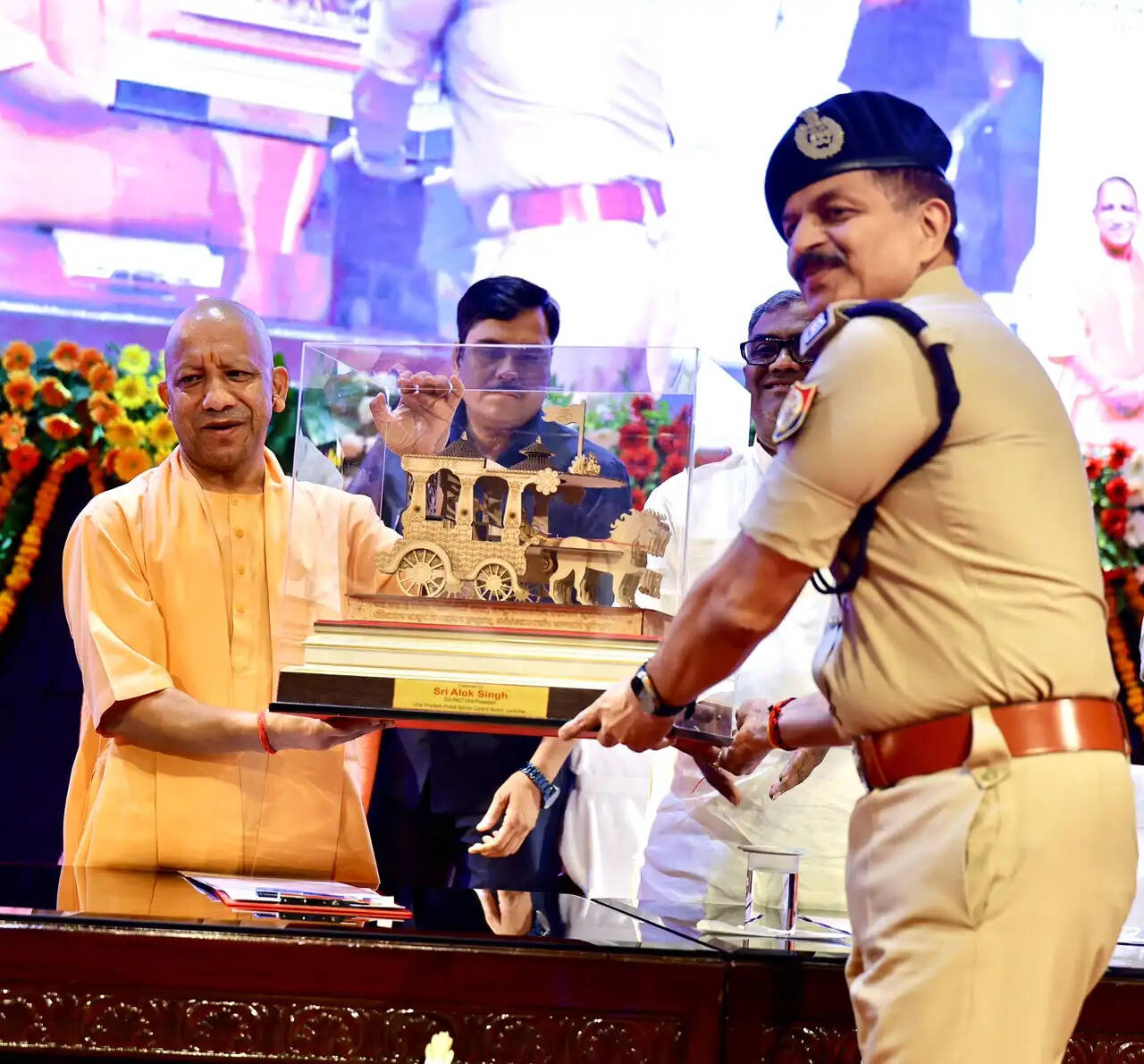एक लाख नौकरियों के लक्ष्य को मिली रफ्तार, शिक्षा में 17 हजार से अधिक पदों पर भर्ती