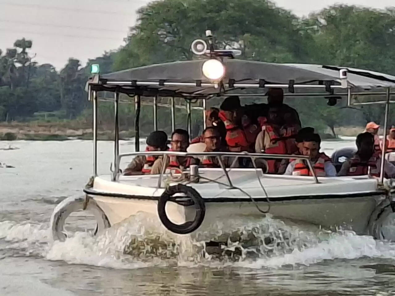   जिलाधिकारी ने बाढ़ प्रभावित क्षेत्रों का किया औचक निरीक्षण, राहत कार्यों का लिया जायजा