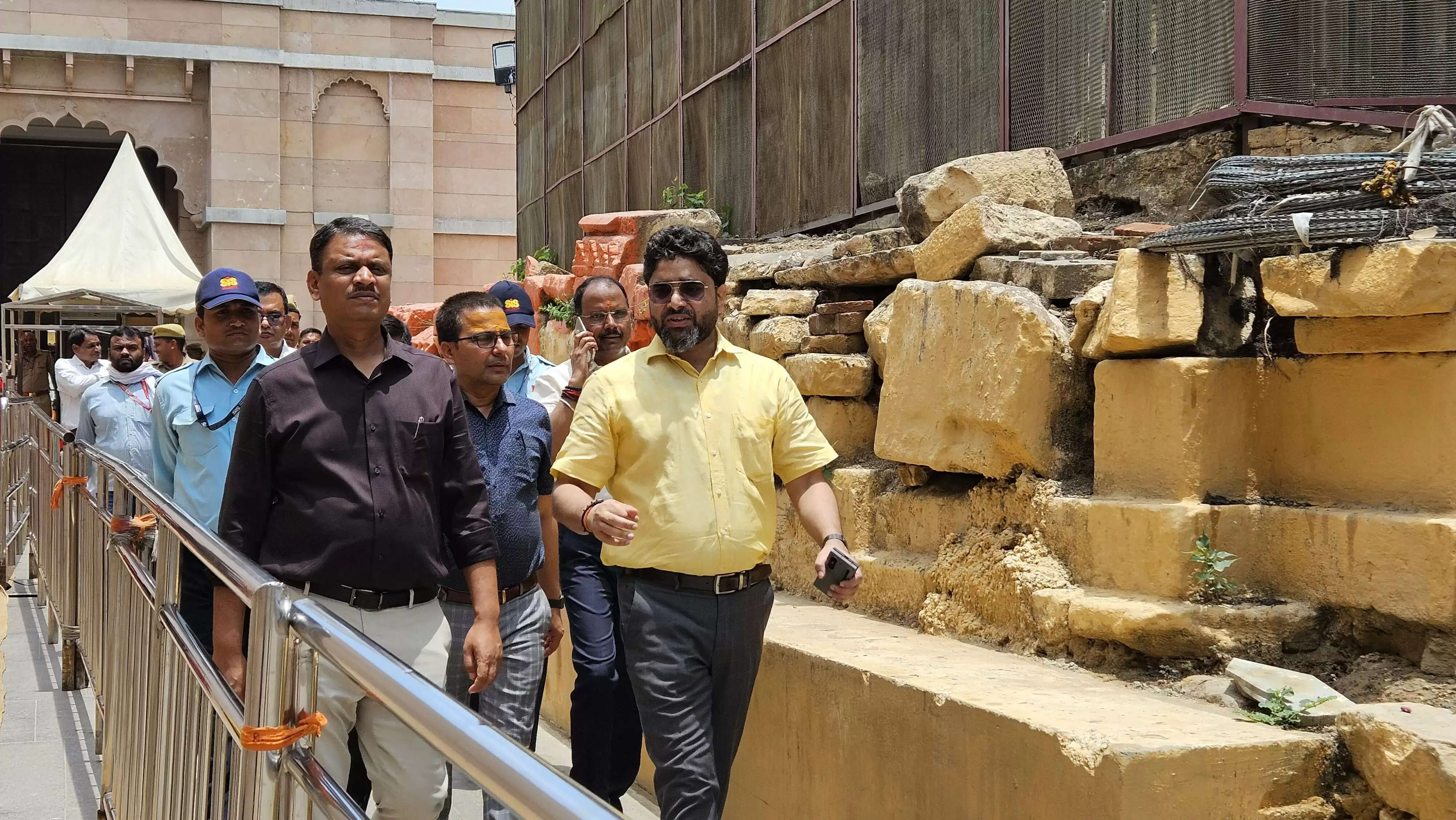 सावन में बाबा विश्वनाथ के दर्शन को उमड़ेंगे श्रद्धालु, मंडलायुक्त और पुलिस कमिश्नर ने तैयारियों की समीक्षा की, दिए निर्देश&nbsp;