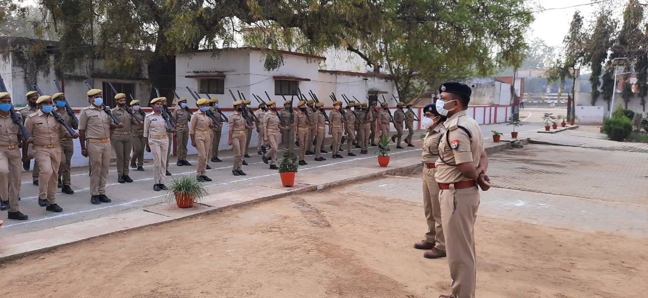 एसपी चंदौली ने किया पुलिस लाइन का निरीक्षण, दिए आवश्यक दिशा निर्देश