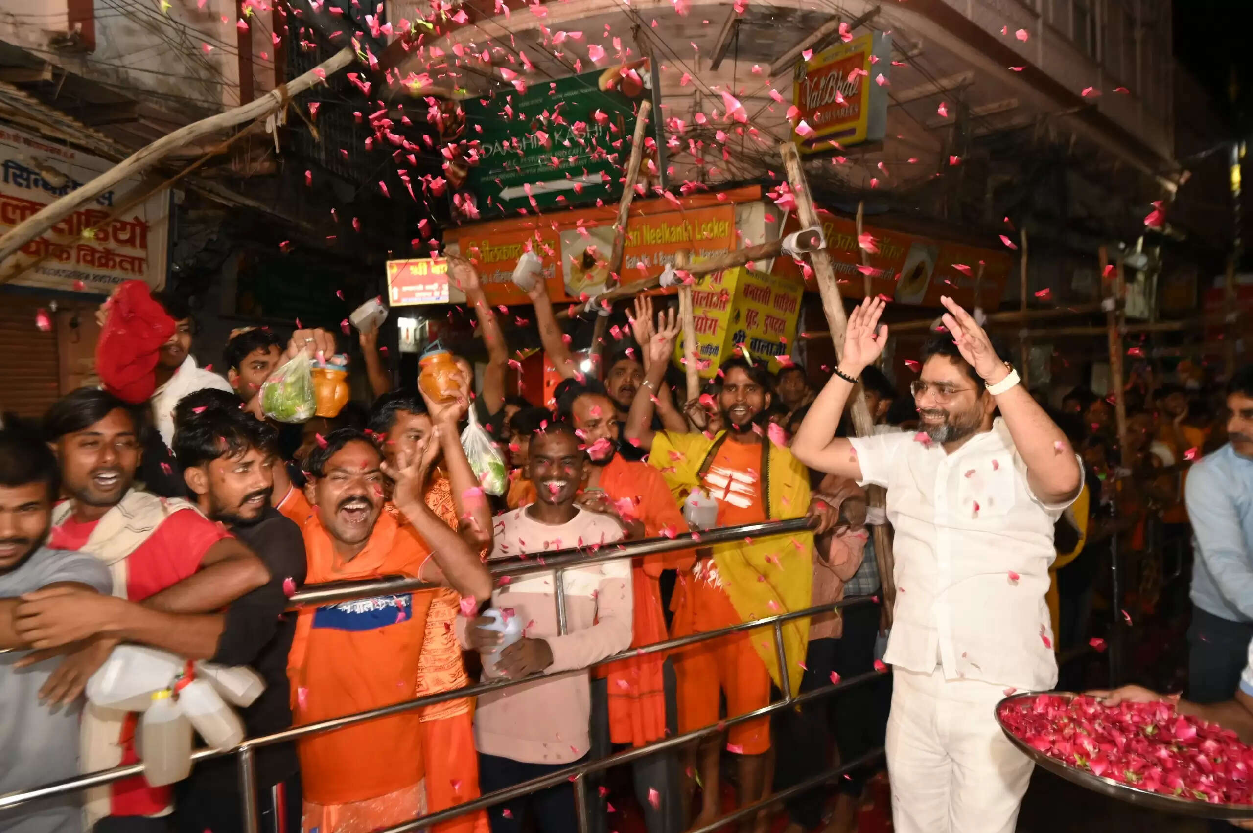 अधिकारी