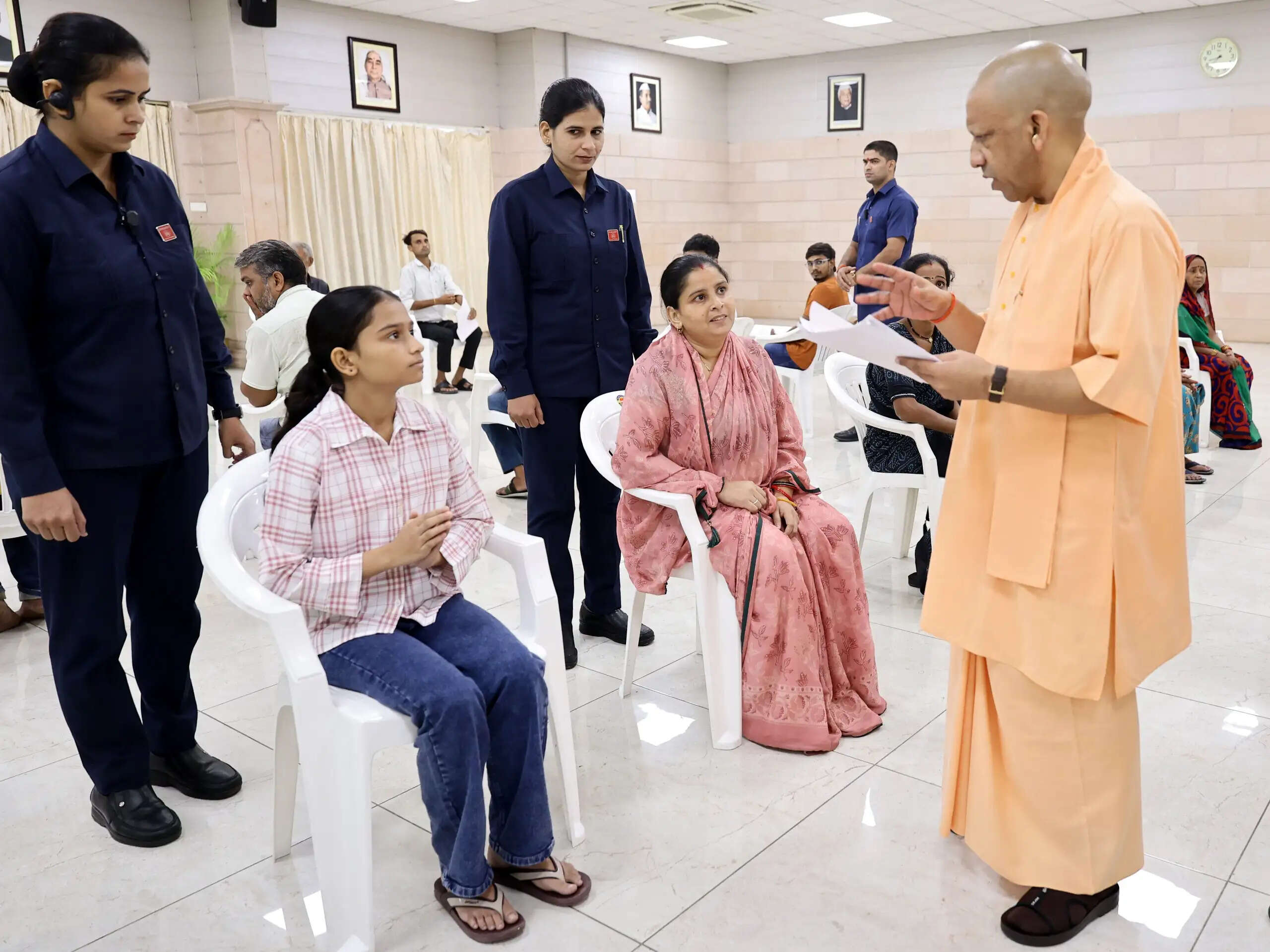 शांति, खुशहाली व सुदृढ़ कानून व्यवस्था नए यूपी की पहचान, इसमें बाधा डालने वालों को सिखाएं सबकः मुख्यमंत्री
