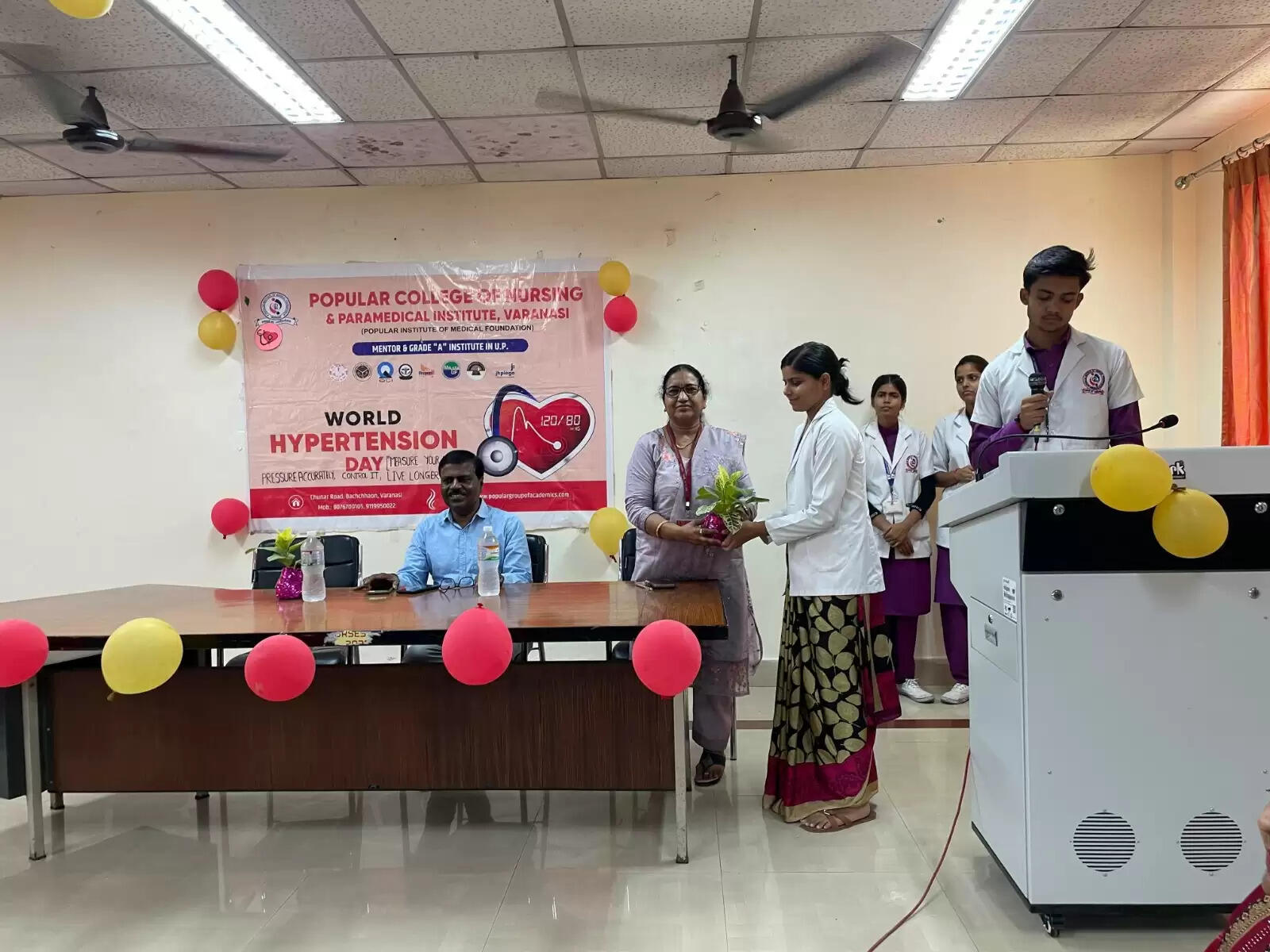 बरेका चिकित्सालय में विश्व उच्च रक्तचाप दिवस पर जागरूकता कार्यक्रम और नुक्कड़ नाटक का आयोजन