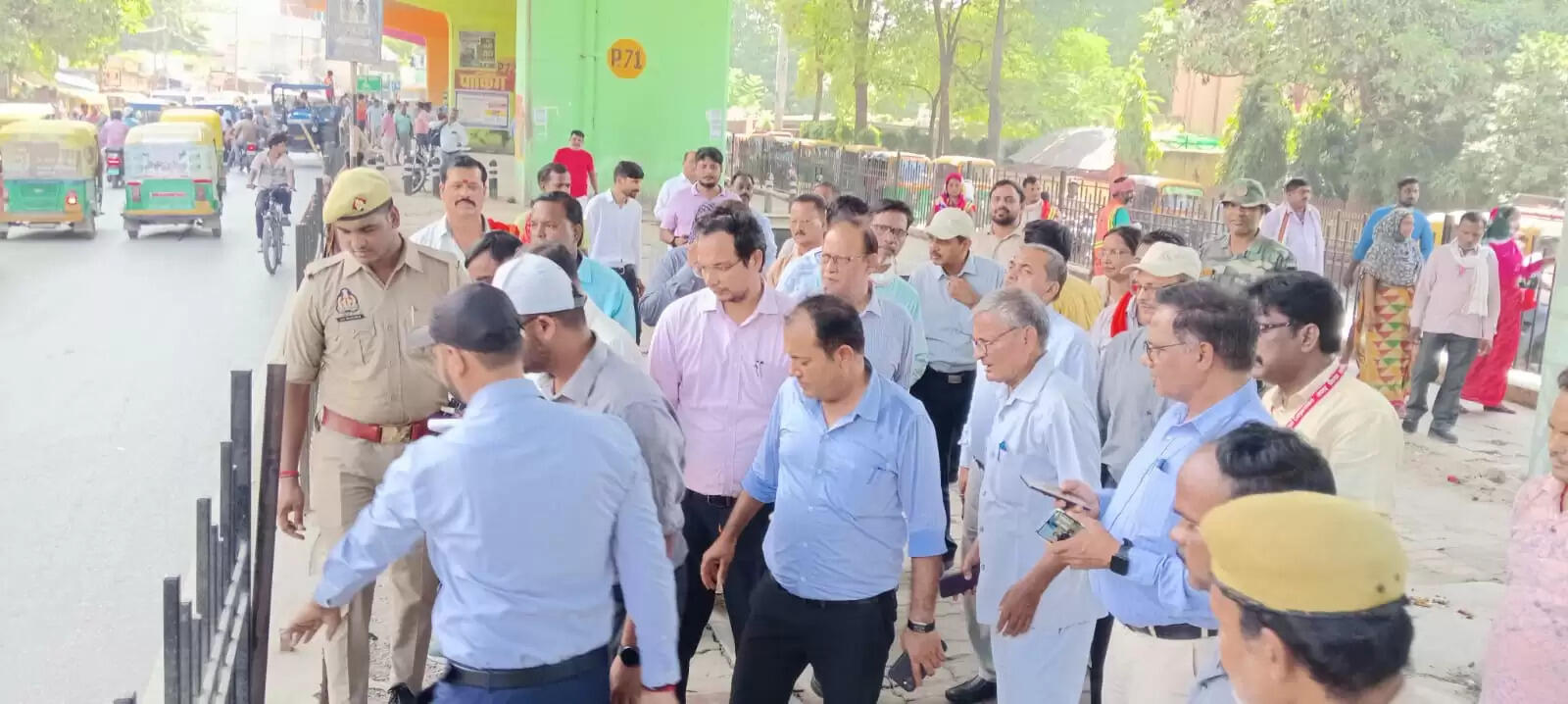 बिहार व मध्य प्रदेश राज्य में यूपी के पर्यटक वाहनों से परिवहन विभाग द्वारा अवैध रूप से टैक्स वसूली के संदर्भ में