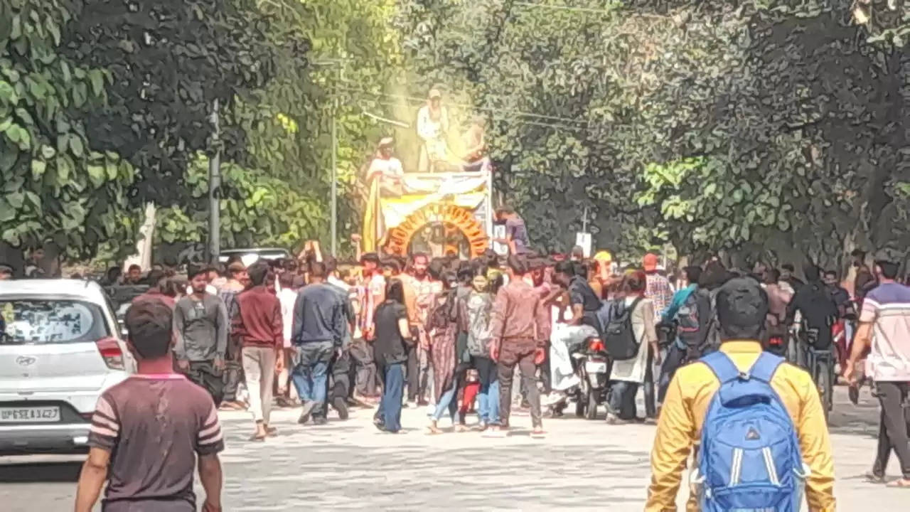 holi in bhu campus 2024