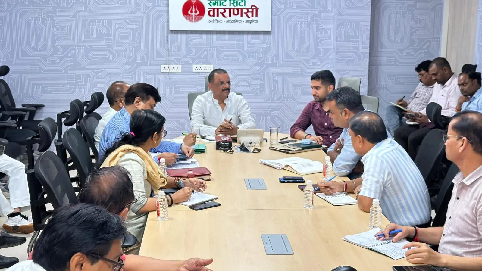 वरुणा किनारे सीवर बैक-फ्लो रोकने के लिए बनेंगे ‘फ्लड पिलर’, जलजमाव पर अफसरों की तय होगी जवाबदेही
