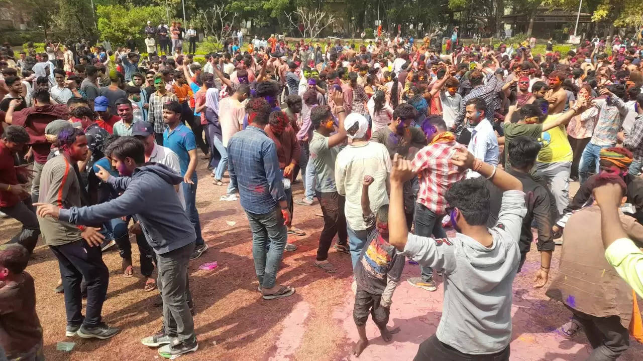 holi in bhu campus 2024