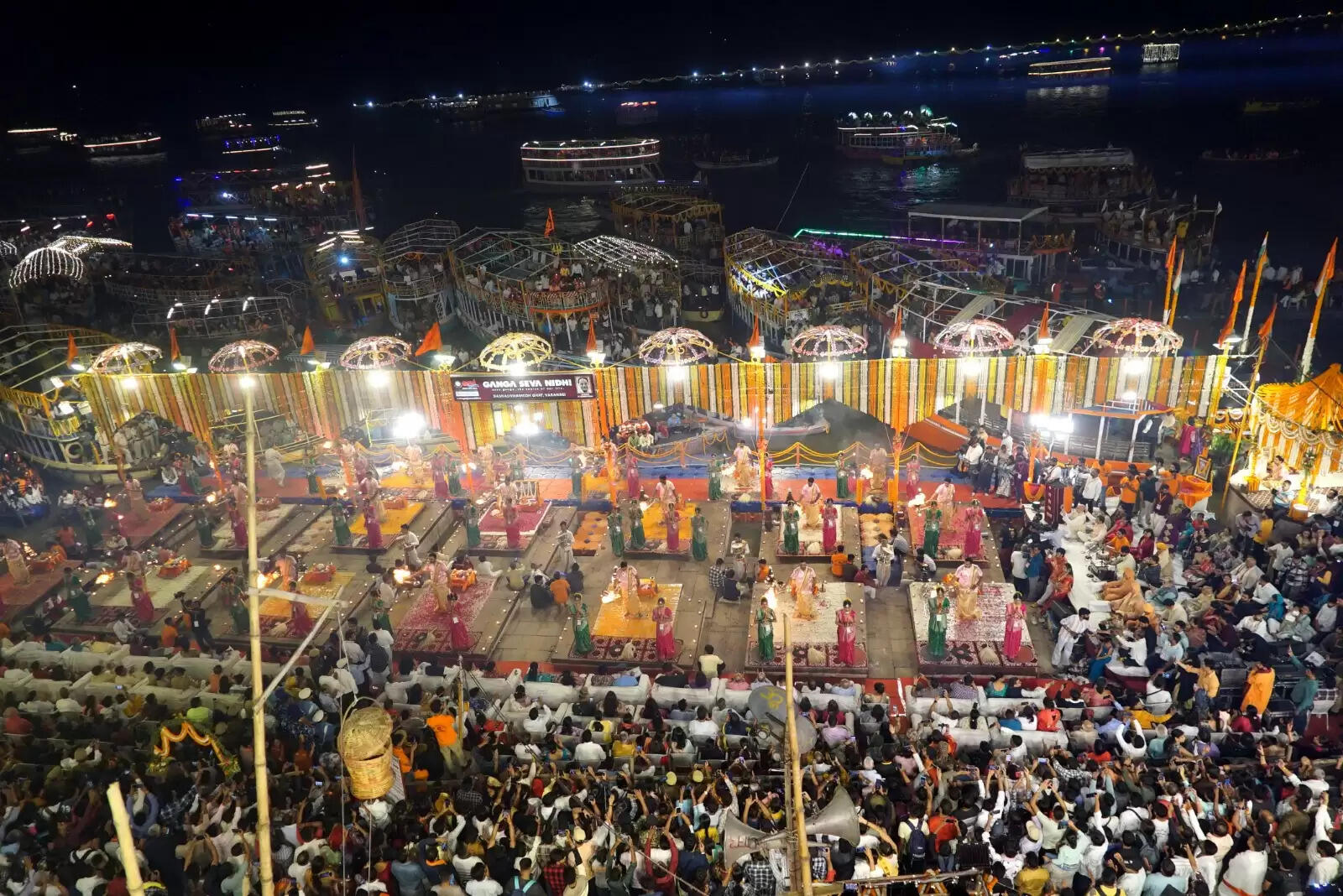 ऑपरेशन सिंदूर को समर्पित रही मां गंगा की महाआरती, 51 हजार दीपों की आभा से जगमगाया दशाश्वमेध घाट, आध्यात्म और राष्ट्रभक्ति का दिखा संगम