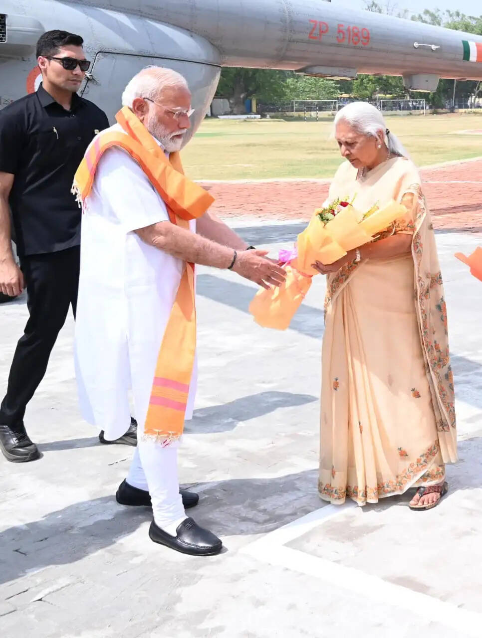  वाराणसी पहुंचे प्रधानमंत्री, जन आक्रोश रैली में आधी आबादी से होंगे रूबरू, काशीवासियों को 6300 करोड़ के परियोजनाओं की देंगे सौगात