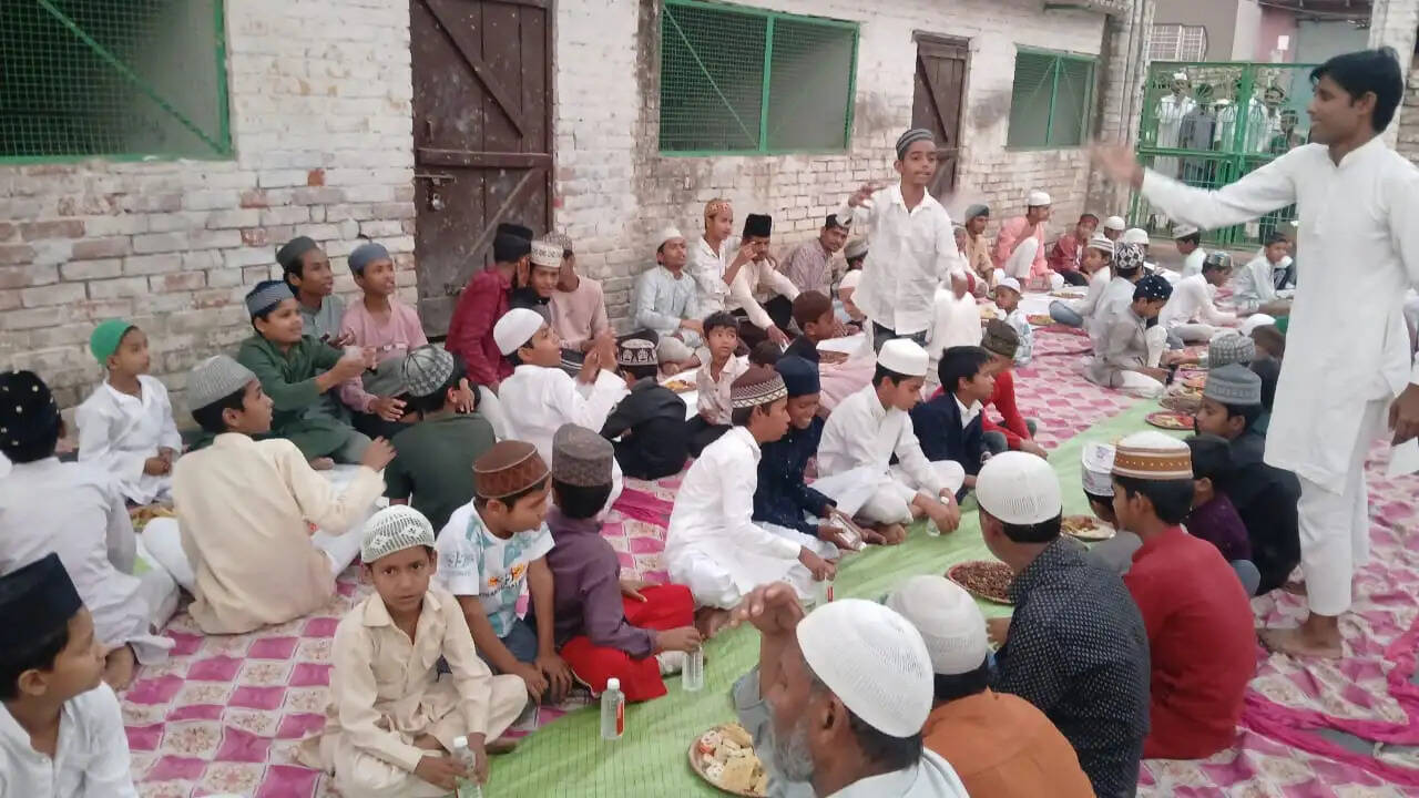 रामनगर में रोजा इफ्तार कार्यक्रम: भाईचारे का संदेश, महंगाई और बेरोजगारी पर सरकार से सवाल