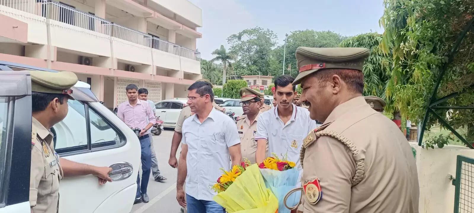 &nbsp;नये डीआईजी शिवहरी मीणा पहुंचे बनारस, बाबा विश्वनाथ और काशी कोतवाल का आशीर्वाद लेकर ग्रहण करेंगे कार्यभार&nbsp;