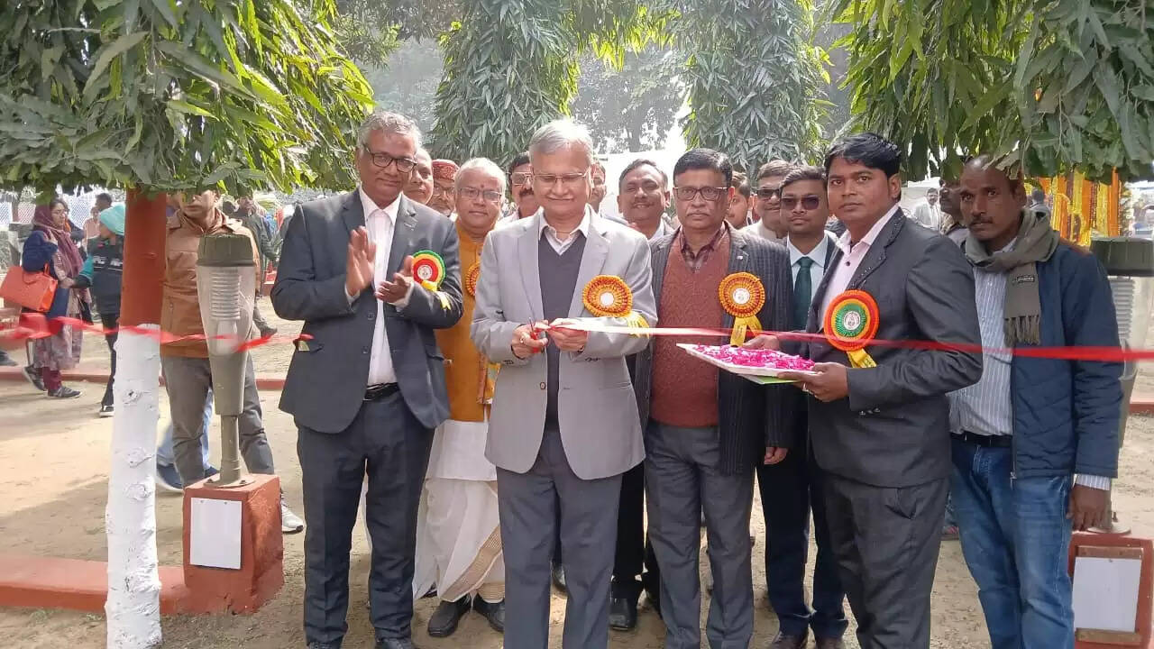 &nbsp;महामना की जयंती पर बीएचयू में प्रकृति, विज्ञान और अध्यात्म का संगम, तीन दिवसीय भव्य पुष्प प्रदर्शनी का शुभारंभ 