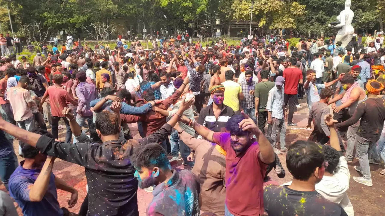 holi in bhu campus 2024