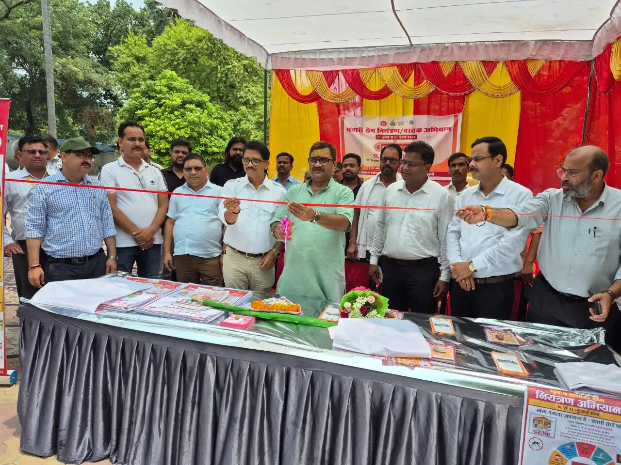 वाराणसी में विशेष संचारी रोग नियंत्रण एवं दस्तक अभियान का शुभारंभ, डॉ. नीलकंठ तिवारी ने दिखाई जागरूकता रैली को हरी झंडी