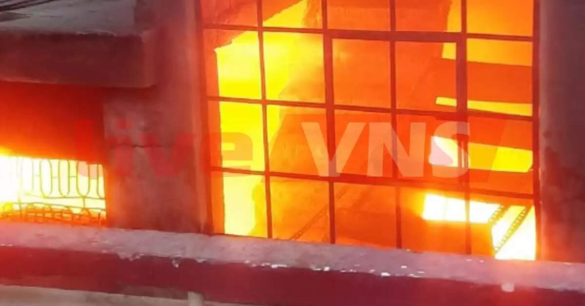 Varanasi Fire breaks out in godown of tent house in Sarayanandan